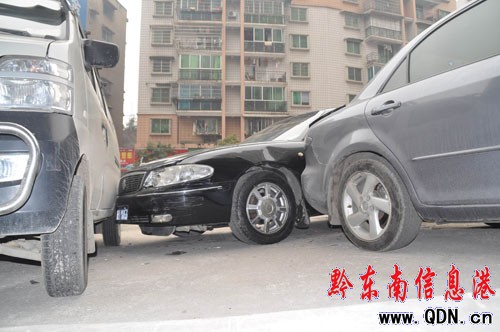 ͣ��܇�vͻȻ�Ԅ� �M�_ֱ�J��ʮ�ף��M�D��