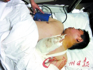 小偷網吧內行竊敗露扔催淚彈