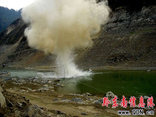 ����Ϫ��^(q��)��ը��ʯ�躽�����M�D��