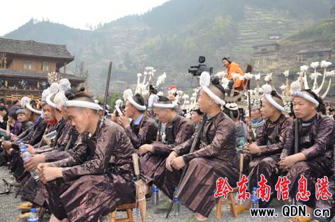 西江論壇開幕 苗鄉(xiāng)少女暢談美好鄉(xiāng)村生活(圖)