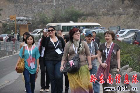 西江論壇開幕 苗鄉(xiāng)少女暢談美好鄉(xiāng)村生活(圖)