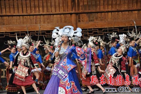 ���趱��ӭ�˷����� ���׶�Ÿ�����Փ��(�D)