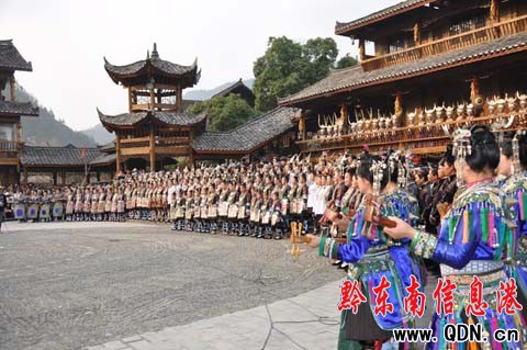 ���趱��ӭ�˷����� ���׶�Ÿ�����Փ��(�D)