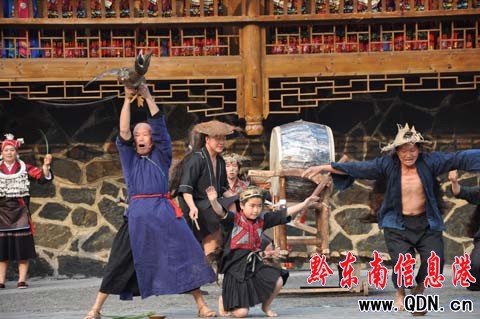 ���趱��ӭ�˷����� ���׶�Ÿ�����Փ��(�D)