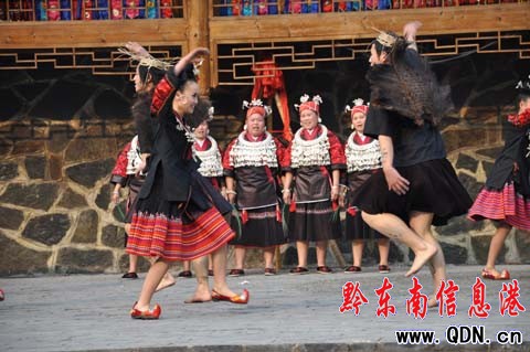 ���趱��ӭ�˷����� ���׶�Ÿ�����Փ��(�D)