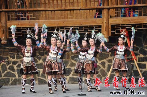 ���趱��ӭ�˷����� ���׶�Ÿ�����Փ��(�D)