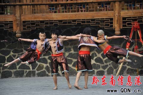 ���趱��ӭ�˷����� ���׶�Ÿ�����Փ��(�D)