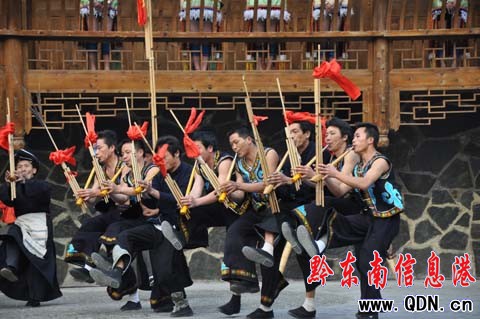 ���趱��ӭ�˷����� ���׶�Ÿ�����Փ��(�D)