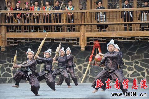 ���趱��ӭ�˷����� ���׶�Ÿ�����Փ��(�D)