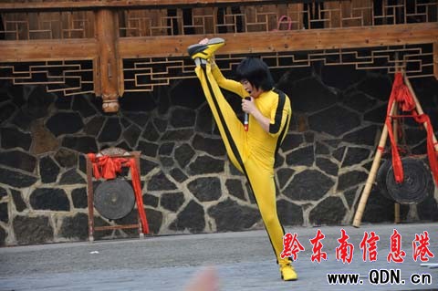 ���趱��ӭ�˷����� ���׶�Ÿ�����Փ��(�D)