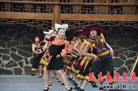 ���趱��ӭ�˷����� ���׶�Ÿ�����Փ��(�D)