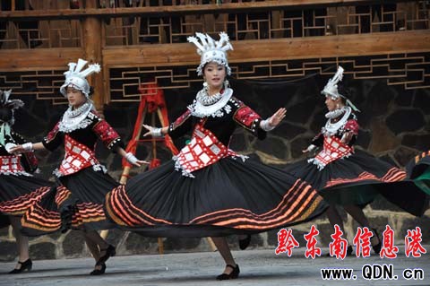 ���趱��ӭ�˷����� ���׶�Ÿ�����Փ��(�D)