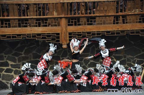 ���趱��ӭ�˷����� ���׶�Ÿ�����Փ��(�D)