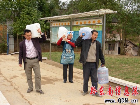 黃平農村教師“武裝”上陣為學生解“水荒”