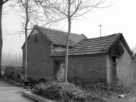 村支書家中辦“電視臺”播放低俗節目(組圖)