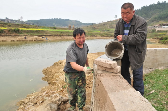 凱里水利部對水庫加固蓄水抗旱災(圖)