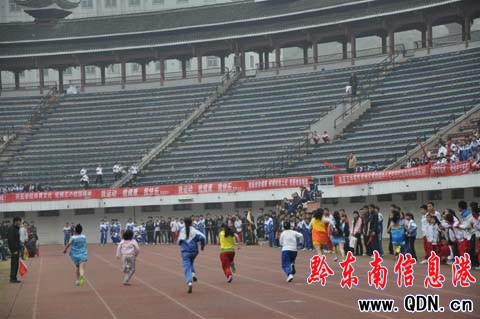 �P��؅^(q��)���Č���С�W(xu��)����\�ӕ��_Ļ���D��