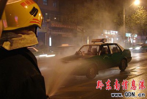 ��ʿ������� ܇��ͻȻ��𣨈D��