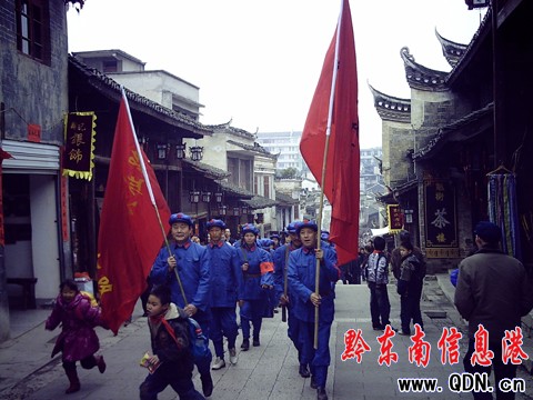 黎平紅色文化團(tuán)組織修葺紅軍長征路(組圖)