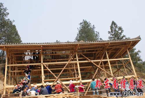 ��ɽ���؋DŮ������С�M���������r(n��ng)�彨�O(sh��)���D��