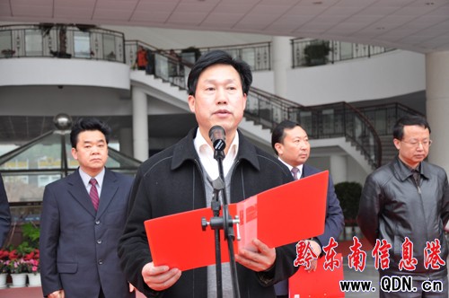 凱里組織對越自衛還擊戰烈士家屬赴云南掃墓(圖)