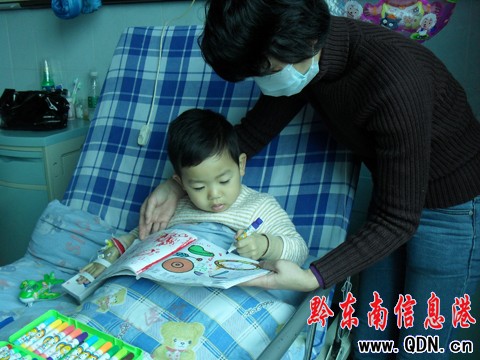 ��Ѫ��С����ȥ�WУ ĸ�H�ʹ��̎������̽�