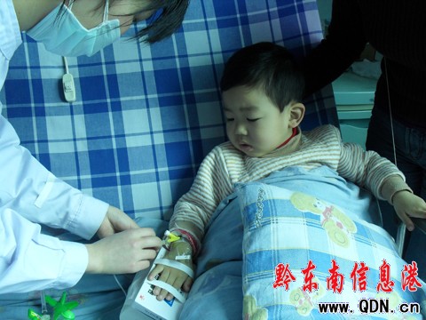 ��Ѫ��С����ȥ�WУ ĸ�H�ʹ��̎������̽�