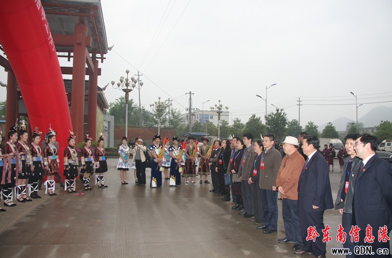 凱里學(xué)院喜迎學(xué)士學(xué)位評(píng)估專家組(圖)
