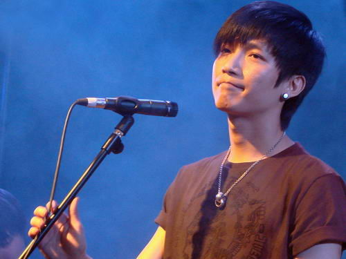 陳楚生向天娛追討700萬欠款 13日在上海開庭(圖)