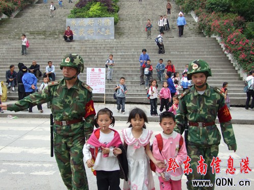 臺江:民兵為學生“保駕護航”(圖)