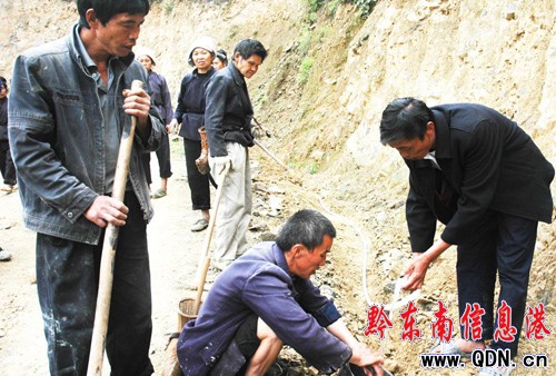 村黨支部書記用自家房屋作抵押解決鄉親飲水問題
