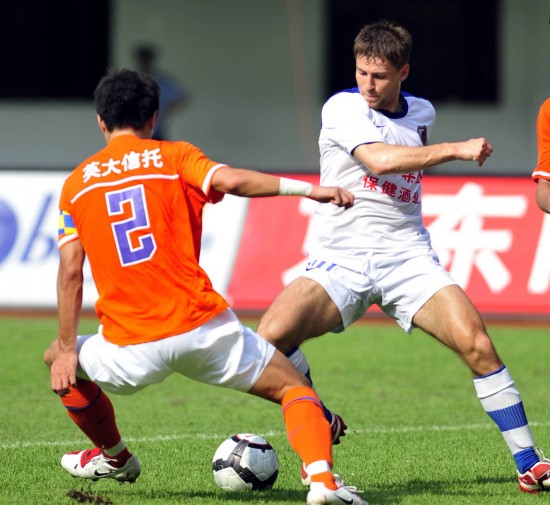 新星施冷箭 山東客場1比0深圳少賽一輪登榜首