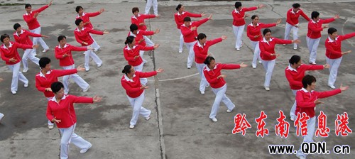 丹寨縣首屆中老年人運動會開幕(圖)