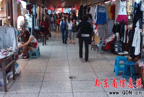 �l�fŮ�Ӳ����� �P��һŮ�̑����ܷ�ͽ(�D)