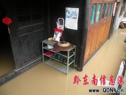 突降大雨 雨水淹入居民房屋(組圖)