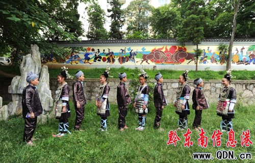 六一兒童節我州侗族大歌為世博會喝彩(組圖)