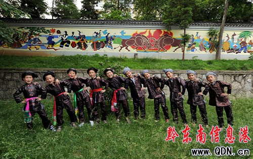 六一兒童節我州侗族大歌為世博會喝彩(組圖)