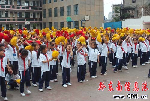 凱里八小開展迎六一詩朗誦活動(圖)