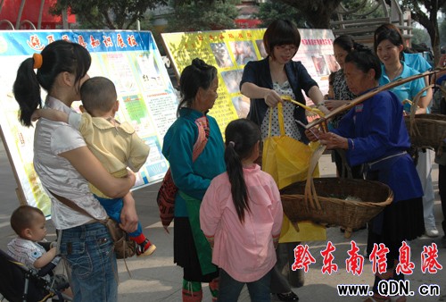 榕江舉行“5.29”計生宣傳活動(組圖)