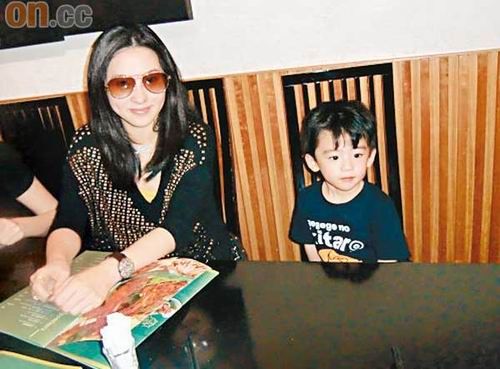 張柏芝抱Lucas逛街 減掉15公斤準備復出(圖)