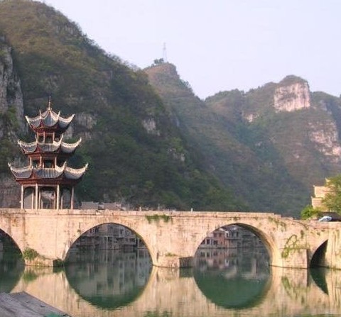 ���H��(ji��)���ϰ����߼tɫ���εأ��D��