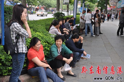 一人高考全家動(dòng)員 凱里迎來高考“開卷”(圖)