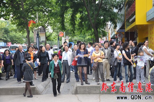 一人高考全家動(dòng)員 凱里迎來高考“開卷”(圖)