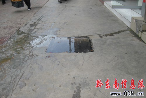 Ѭ�˵���ˮ���^���е� ·��ֻ�ܓu�^�@�У��D��