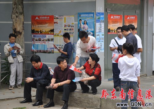 學生忙高考 民辦高校忙招生 高學費出高材生?