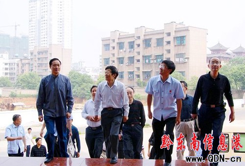 貴州省普法檢查組到中級人民法院檢查工作(圖)