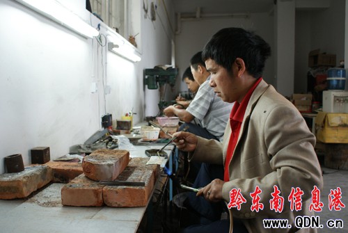 非遺產銀飾技藝叩開苗族同胞致富門(圖)