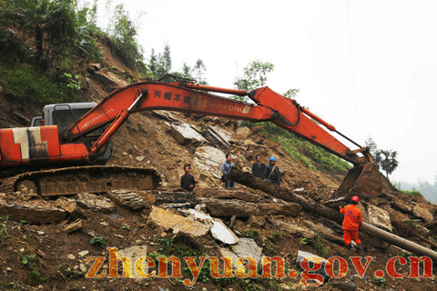 鎮遠供電局冒雨奮戰 及時恢復606戶正常供電(圖)
