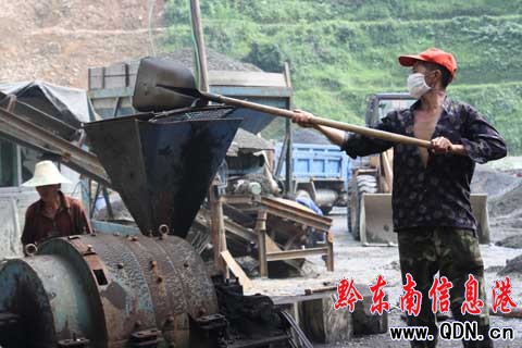 錦屏興修貧鄉路 加快群眾致富步伐(圖)