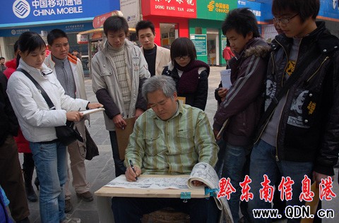 多彩貴州醉倒畫家 兩幅油畫賣出32萬高價(組圖)